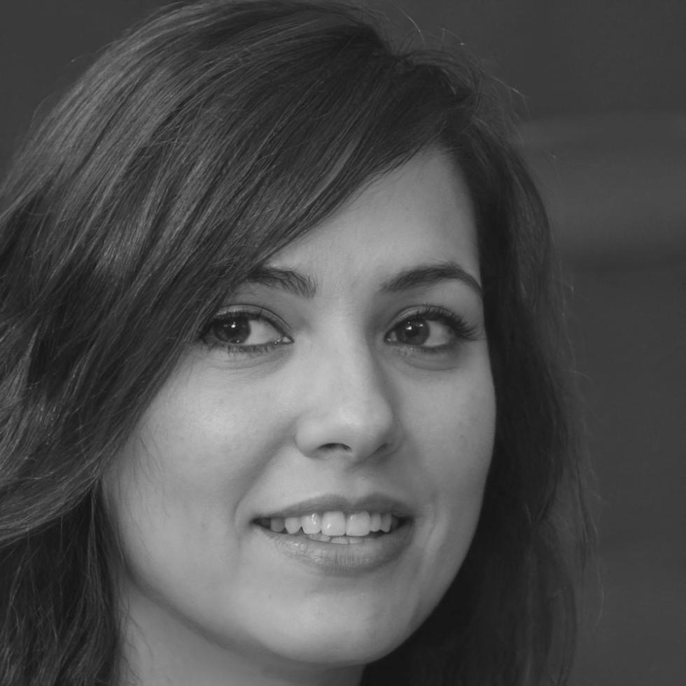 Retrato profesional de Amparo Ruiz, analista en estrategias de recuperación financiera